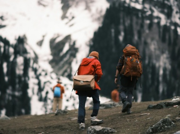 ダウンは濡れたら保温効果が無いから登山中は着ないって聞いた