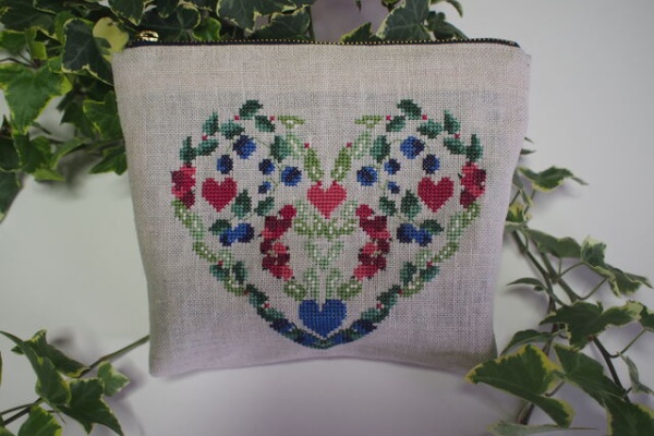 サウンド オブ クロスステッチ ポーチ