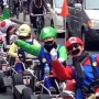 【画像】ここ数年見かけていなかった外国人が乗る『公道マリオカート』が復活していると話題に