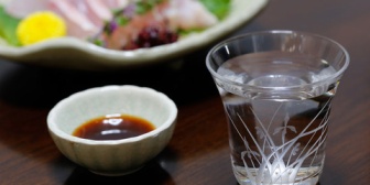 醤油がないと言ってた彼女に買って行ってあげたら「アルコールと砂糖が添加されてる醤油は使わない」←そのくせジャンクフードは食べる矛盾…