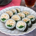 【ウチではおにぎりより人気！】「箸が止まらない」「お弁当にもちょうどいい！」のり巻きアレンジレシピ3選