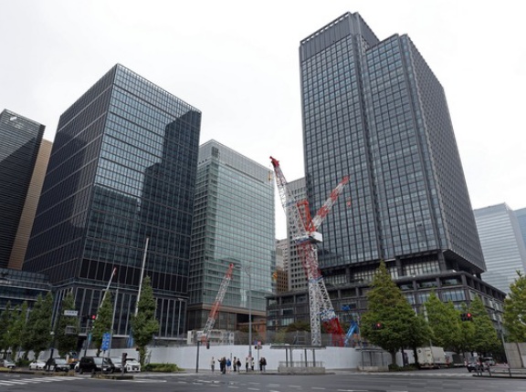 1基目タワークレーン設置「(仮称)東京海上ビルディング計画」の建設状況！木質の外観となる鉄骨造・木造の20階建てオフィスビル（2025.10.25）