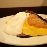 【福岡 天神】幸せのパンケーキ　　ホットチョコレートパンケーキ　自家製グラノーラがけ