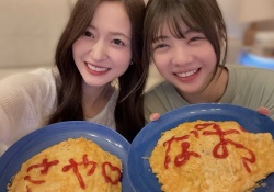 金川紗耶、冨里奈央とオムライスパクリw w w(画像あり)